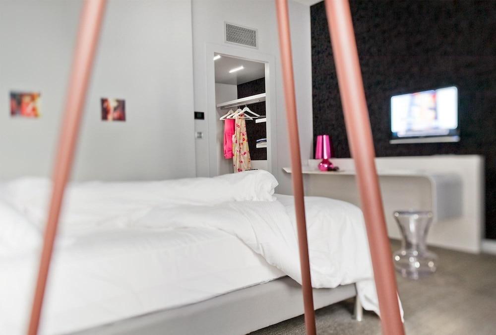 Hotel La Monnaie Arty & Spa ลาโรแชล ภายนอก รูปภาพ