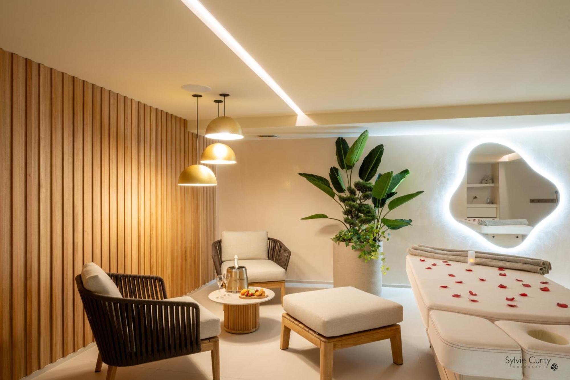 Hotel La Monnaie Arty & Spa ลาโรแชล ภายนอก รูปภาพ