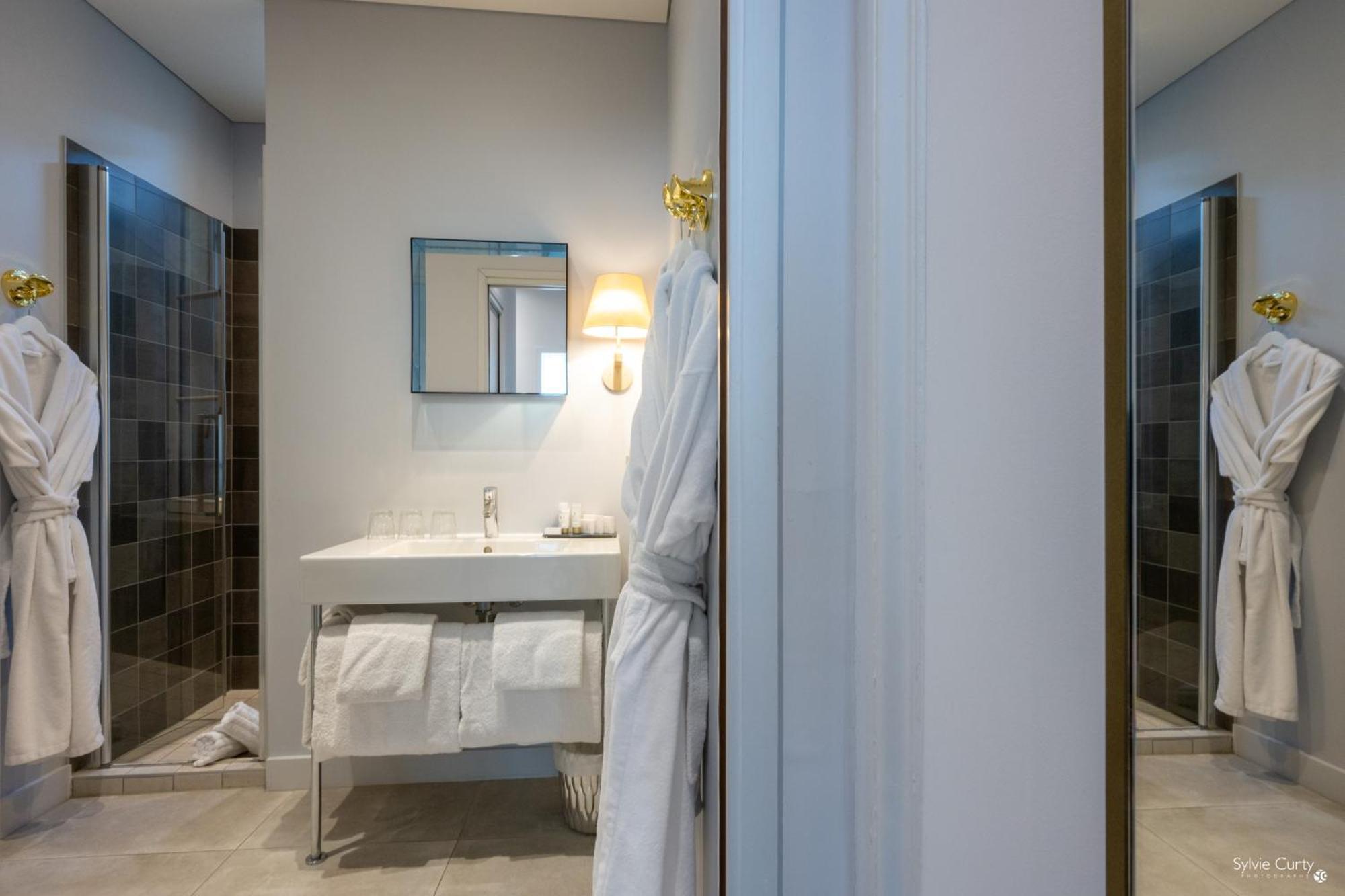 Hotel La Monnaie Arty & Spa ลาโรแชล ภายนอก รูปภาพ