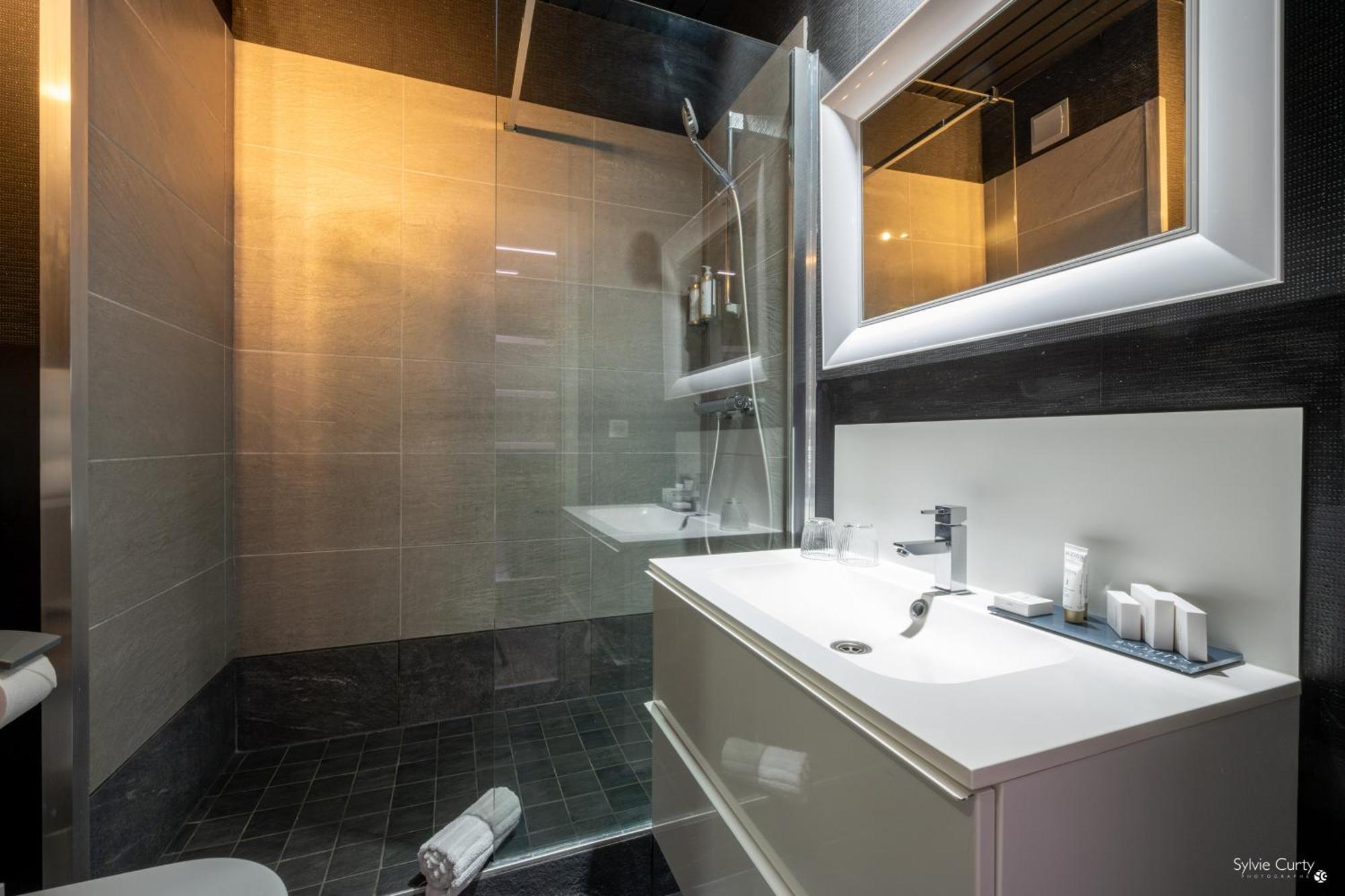 Hotel La Monnaie Arty & Spa ลาโรแชล ภายนอก รูปภาพ