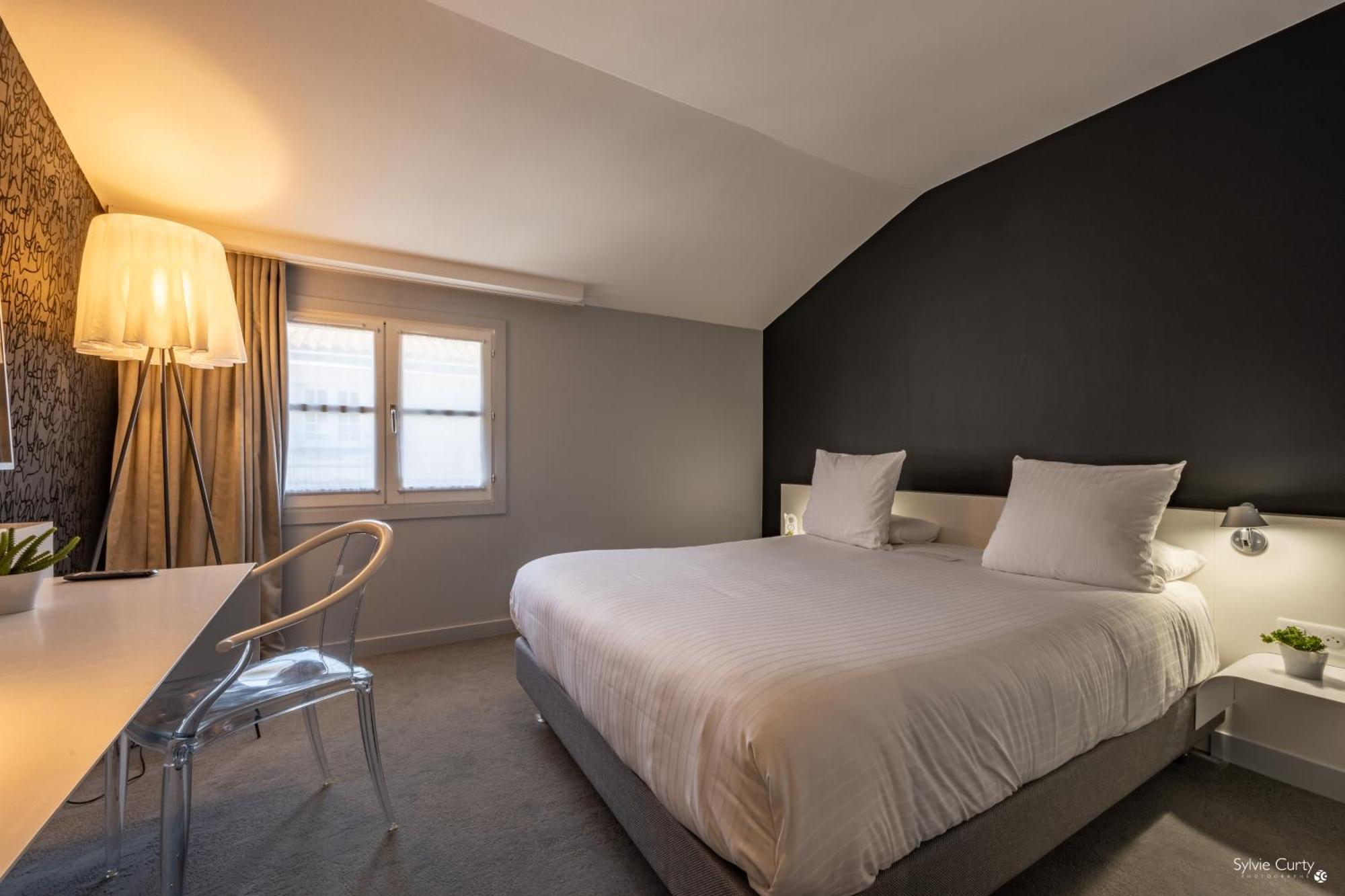 Hotel La Monnaie Arty & Spa ลาโรแชล ภายนอก รูปภาพ