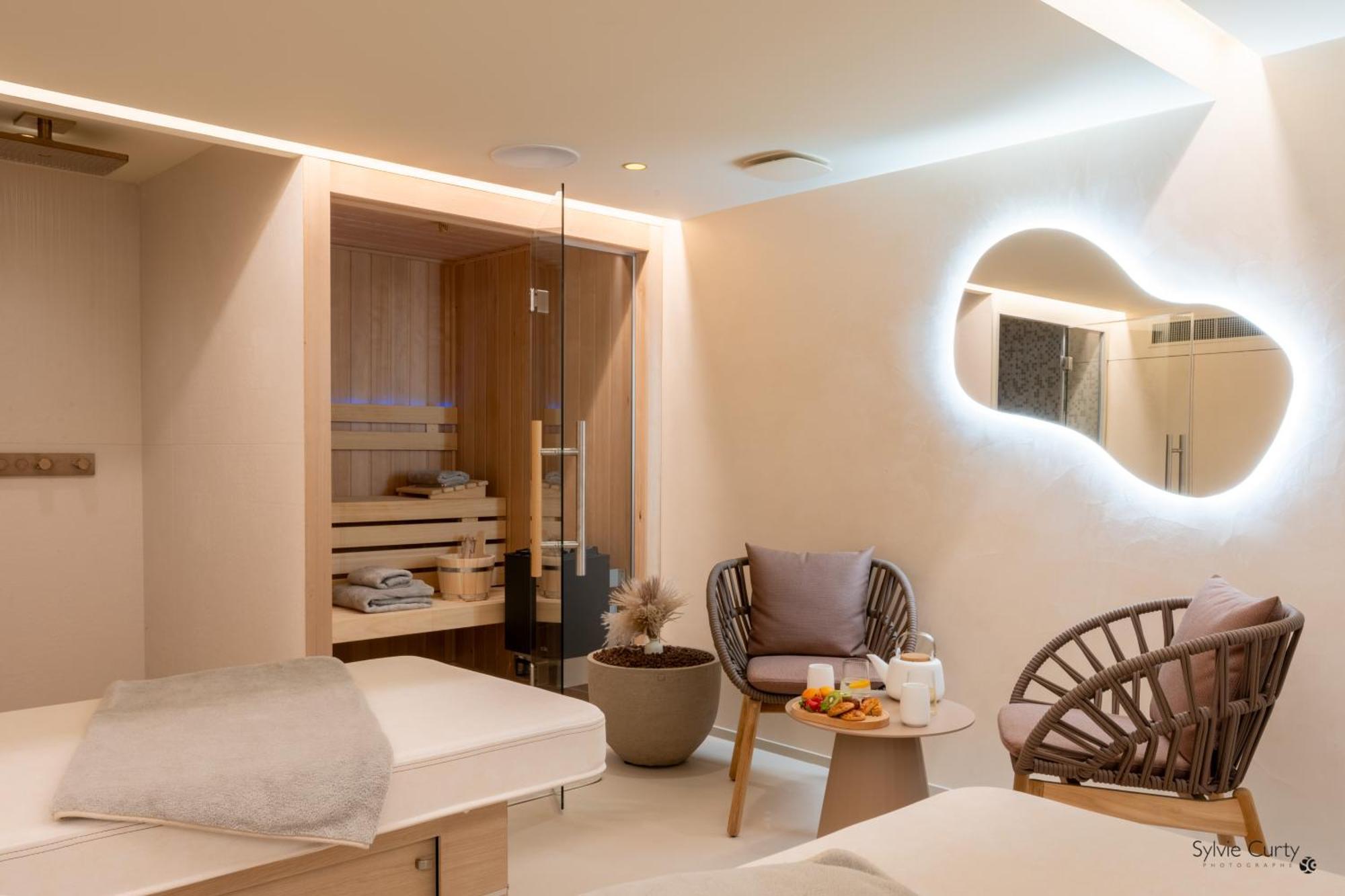 Hotel La Monnaie Arty & Spa ลาโรแชล ภายนอก รูปภาพ