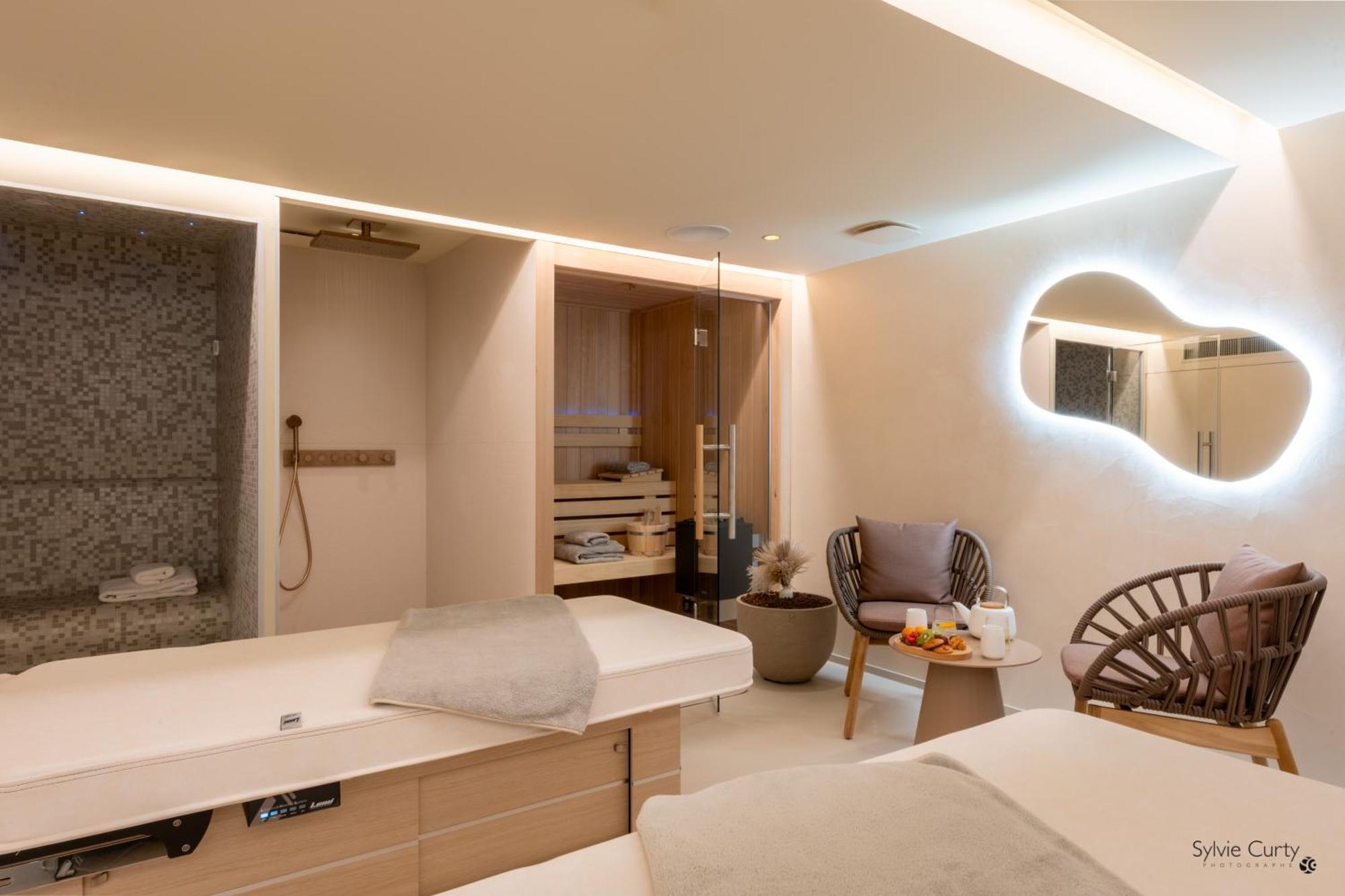 Hotel La Monnaie Arty & Spa ลาโรแชล ภายนอก รูปภาพ